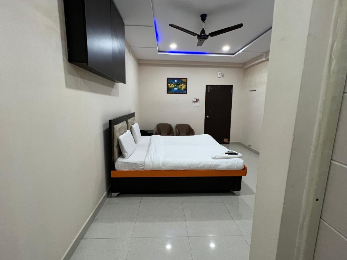 5 Star Grand Hotell Shamshabad Eksteriør bilde